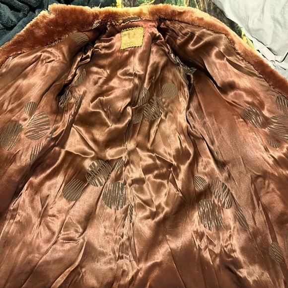 Cherry & Webb Co. - Genuine Laskin Mouton Dyed Lamb Fur Coat - Vintage Fur Coat - Picture 6 of 9